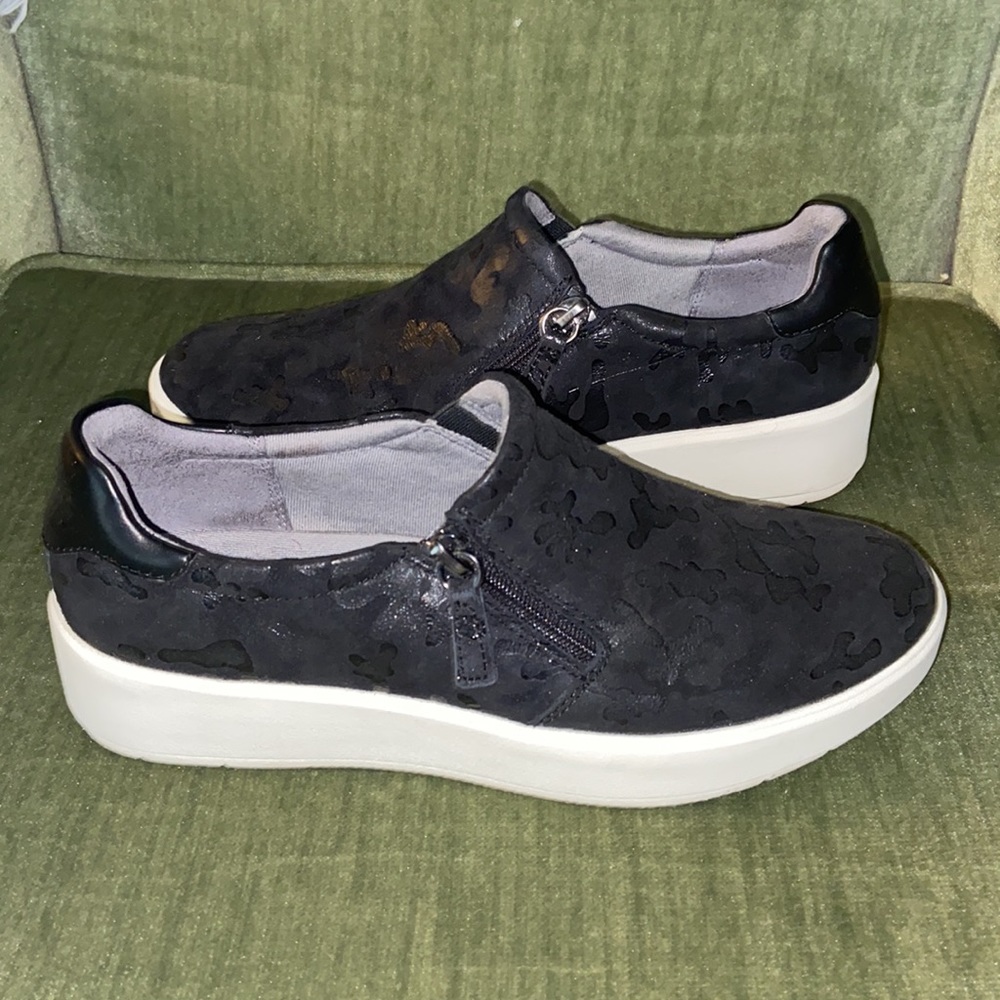 Clarks Layton Step slip-on shoes - Picture 3 of 9
